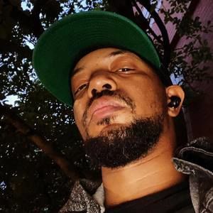 Meet your Posher, Dominique